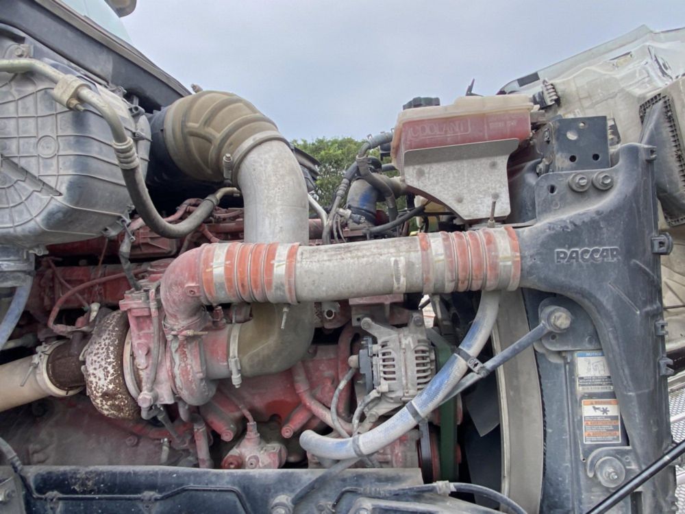 2018 Peterbilt 567 Tandem Galfab 60k Tandem Roll-Off Truck