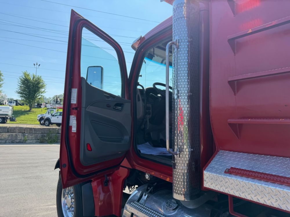 2018 Tri Dump Truck