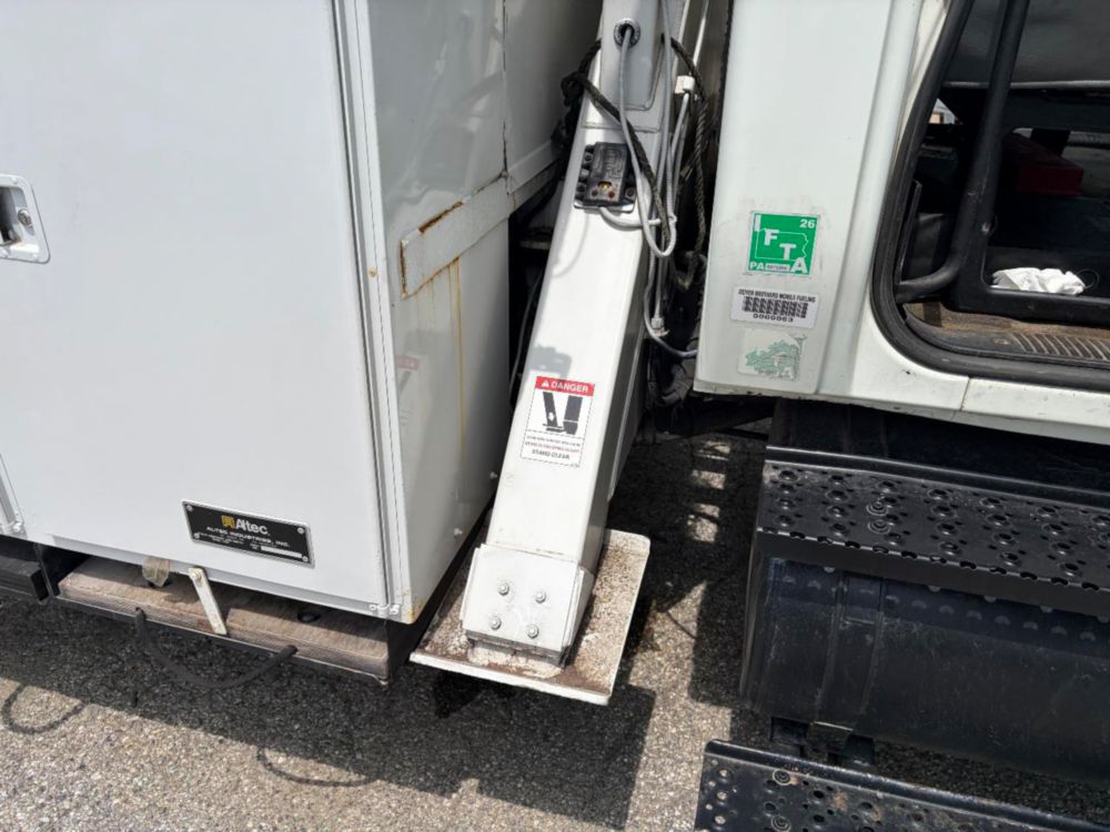 2007 Single Altec AM55 Bucket Truck