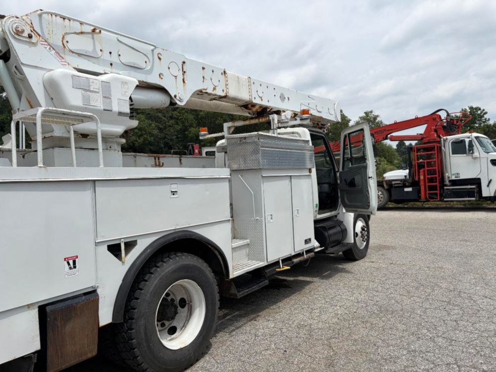 2007 Single Altec AM55 Bucket Truck
