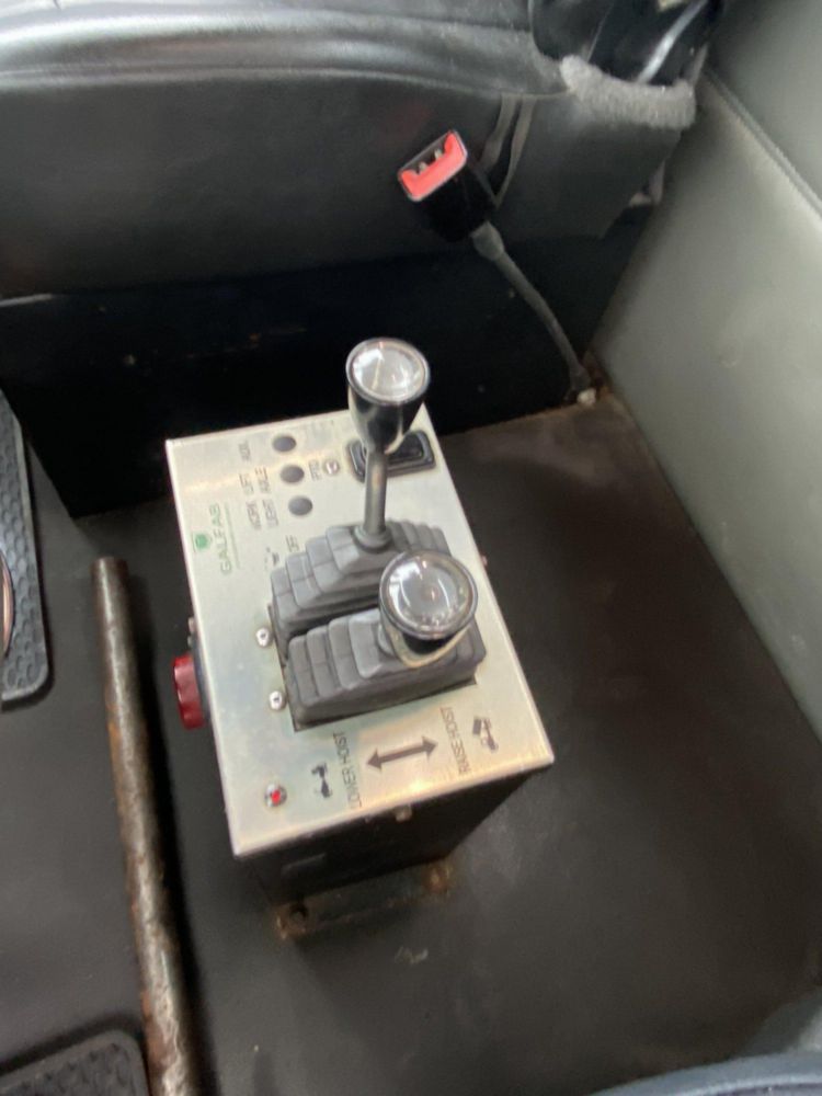 2018 Peterbilt 567 Tandem Galfab 60k Tandem Roll-Off Truck