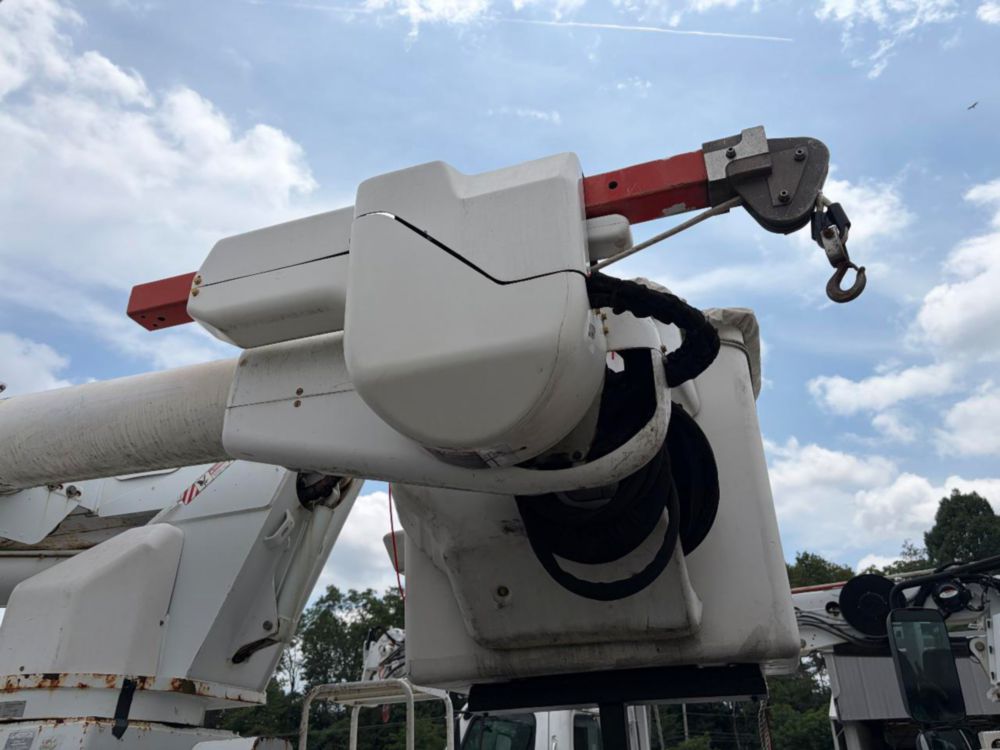 2007 Single Altec AM55 Bucket Truck