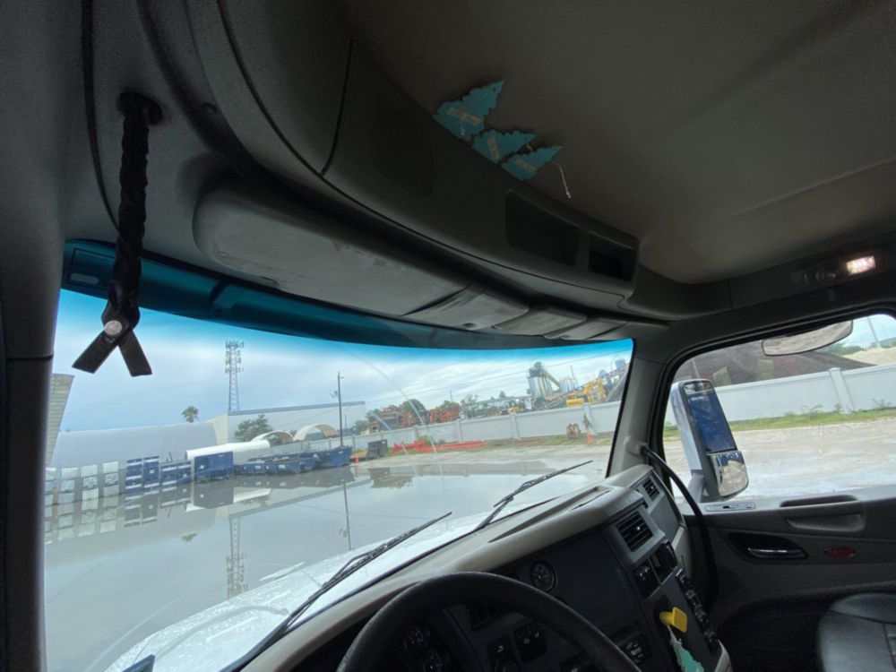 2018 Peterbilt 567 Tandem Galfab 60k Tandem Roll-Off Truck