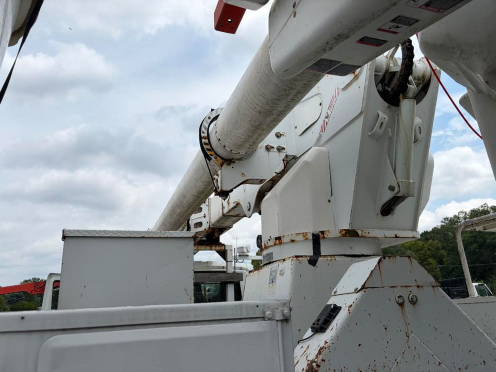 2007 Single Altec AM55 Bucket Truck