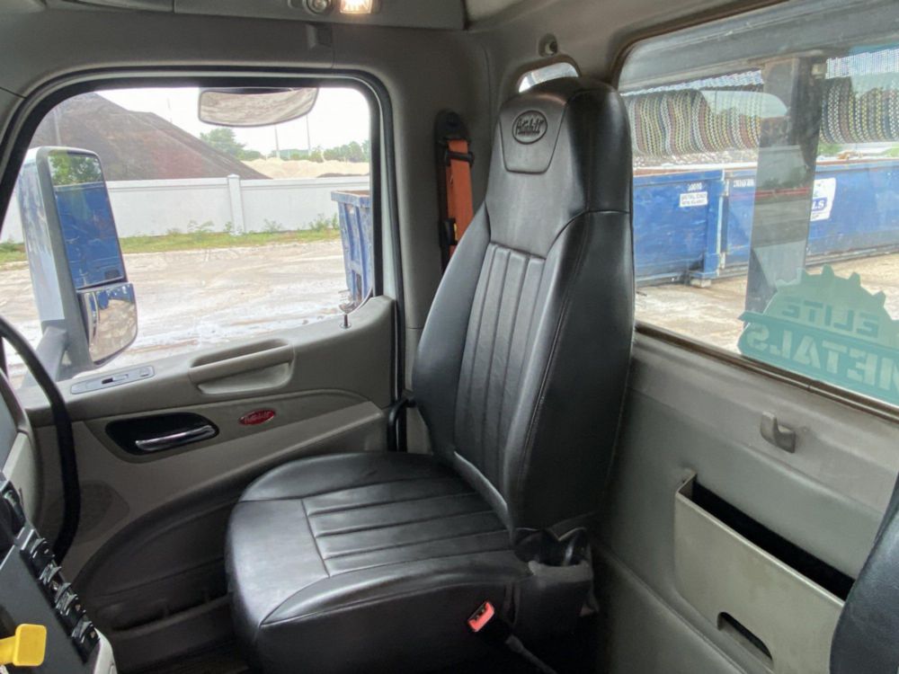 2018 Peterbilt 567 Tandem Galfab 60k Tandem Roll-Off Truck