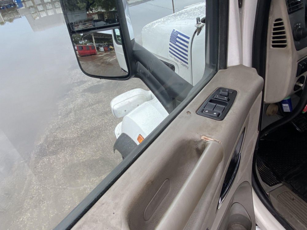 2018 Peterbilt 567 Tandem Galfab 60k Tandem Roll-Off Truck