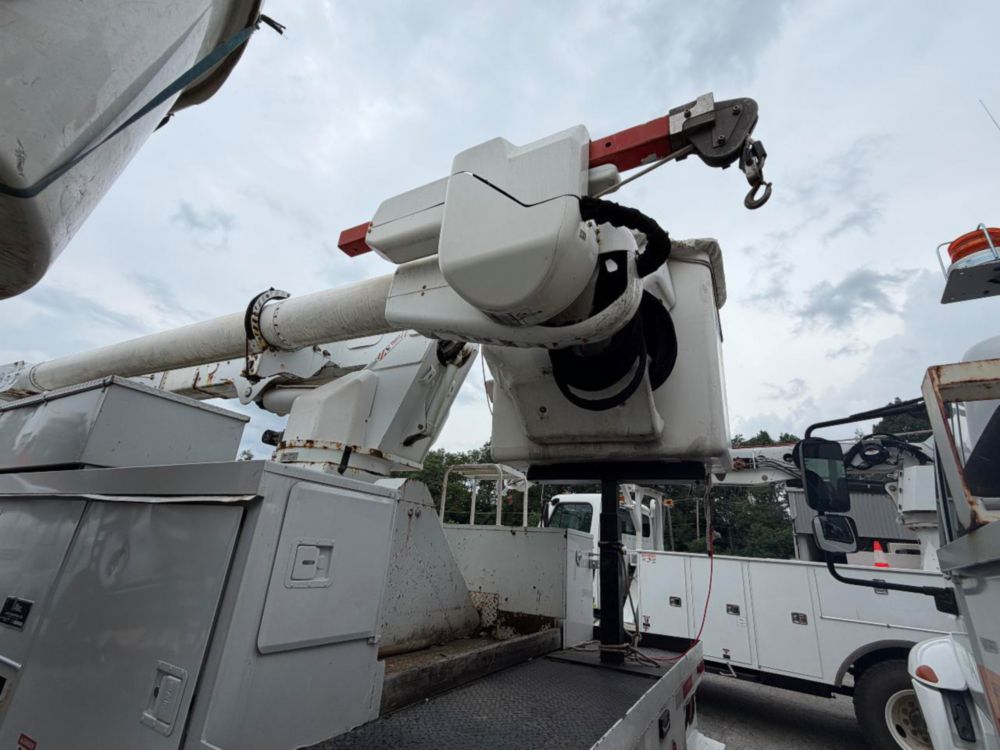 2007 Single Altec AM55 Bucket Truck