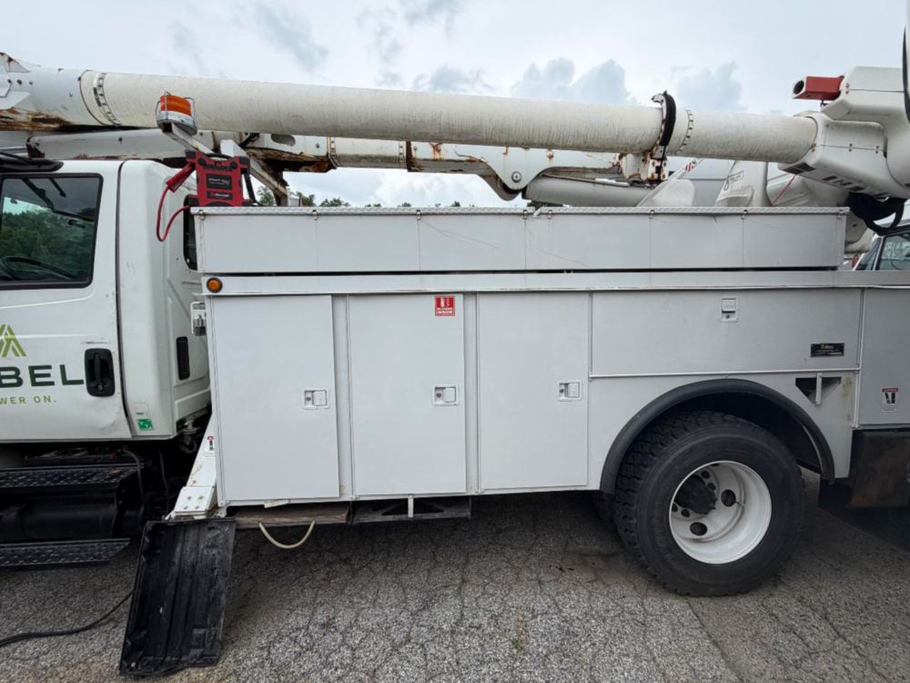 2007 Single Altec AM55 Bucket Truck