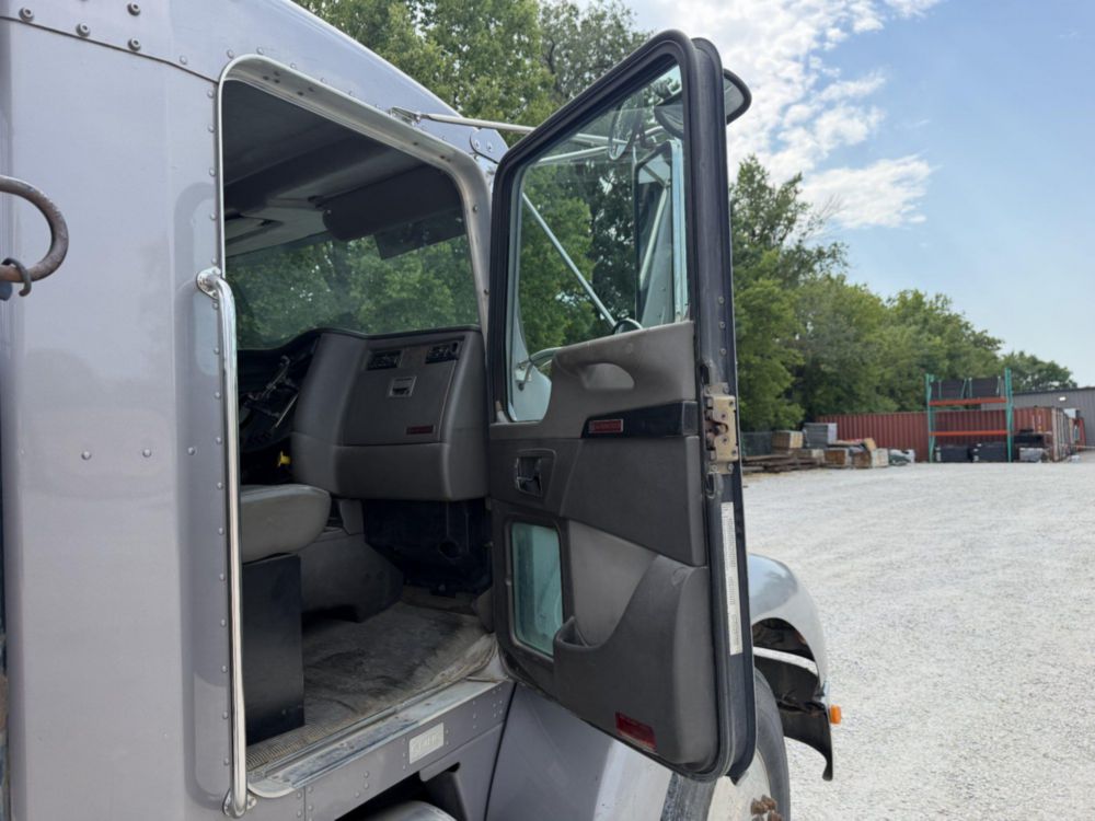 2007 Kenworth T-300 Tandem Axle Flatbed Dump Truck