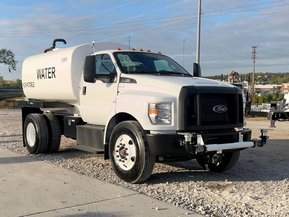 2,000 gal Water Truck