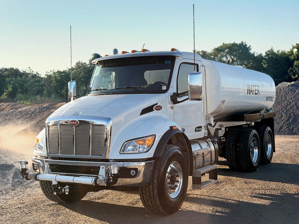 4,000 gal Water Truck