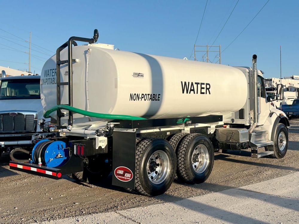 4,000 gal Water Truck