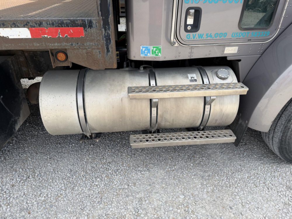 2007 Kenworth T-300 Tandem Axle Flatbed Dump Truck