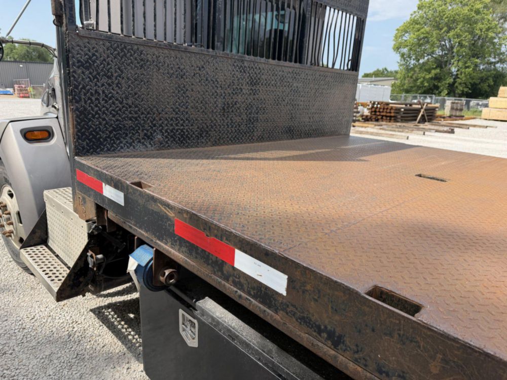 2007 Kenworth T-300 Tandem Axle Flatbed Dump Truck