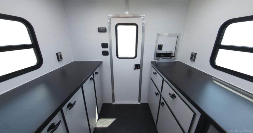208.2 in x 99.25 in Fiber Splicing Trailer