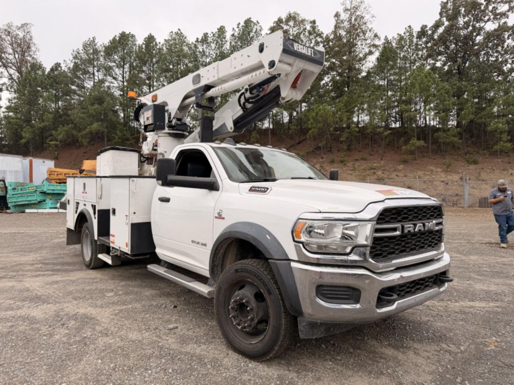 2019 Dodge Ram 5500 4x4 Versalift VST-47-I Material Handler Bucket Truck