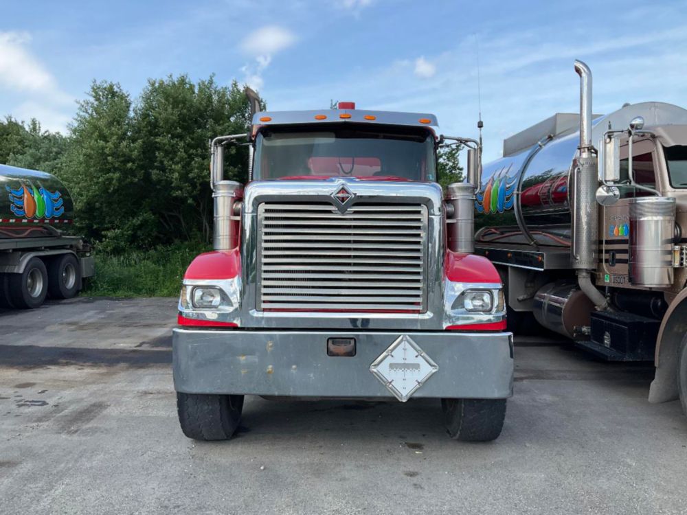 2011 Int'l 5900 Tri-Axle Tank Truck