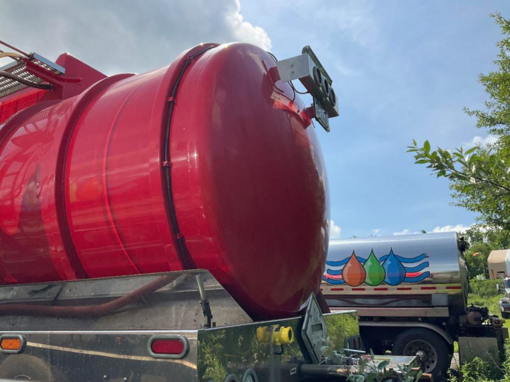 2011 Int'l 5900 Tri-Axle Tank Truck