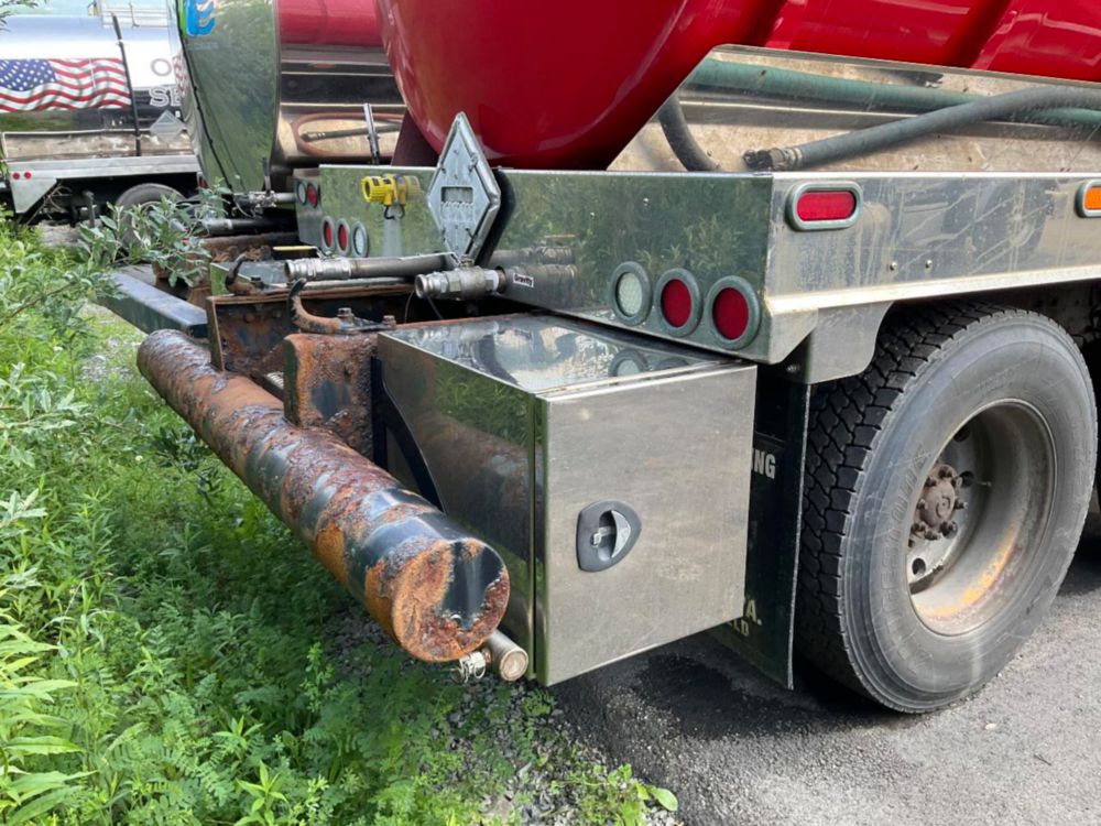 2011 Int'l 5900 Tri-Axle Tank Truck