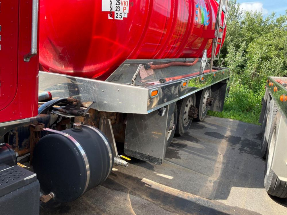 2011 Int'l 5900 Tri-Axle Tank Truck