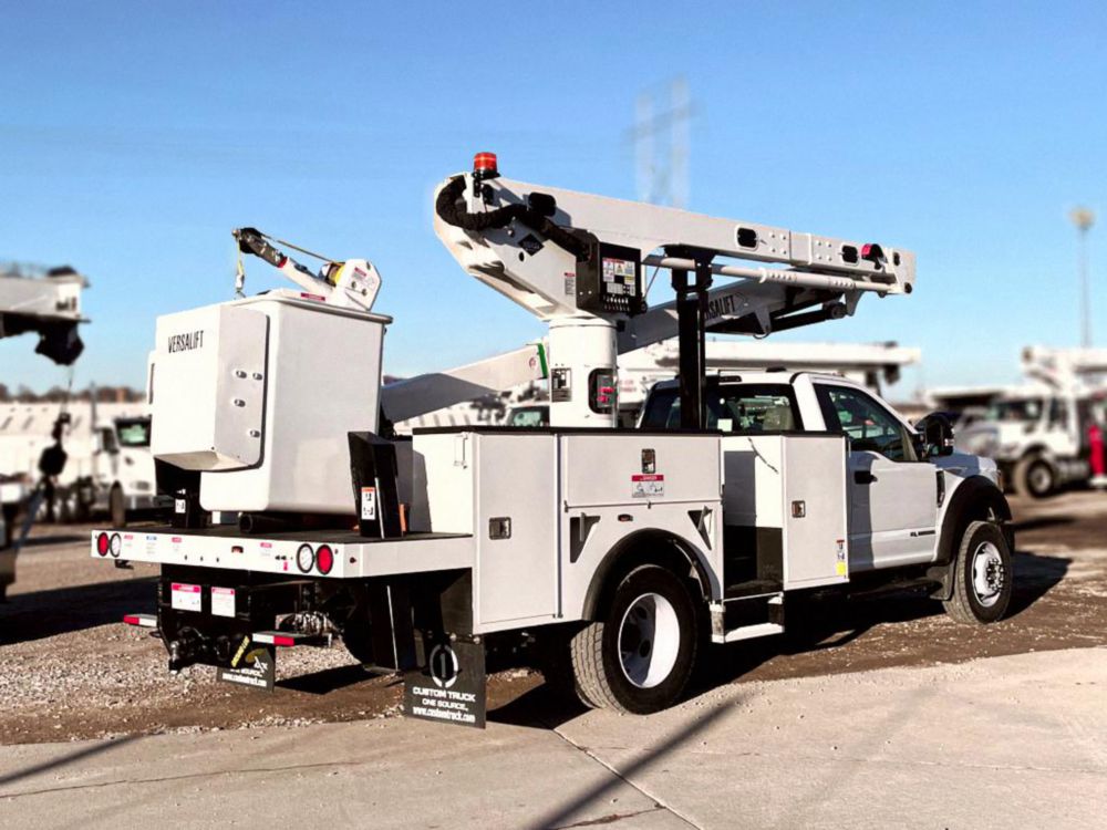 52 ft Insulated Material Handling AWD Distribution Bucket Truck