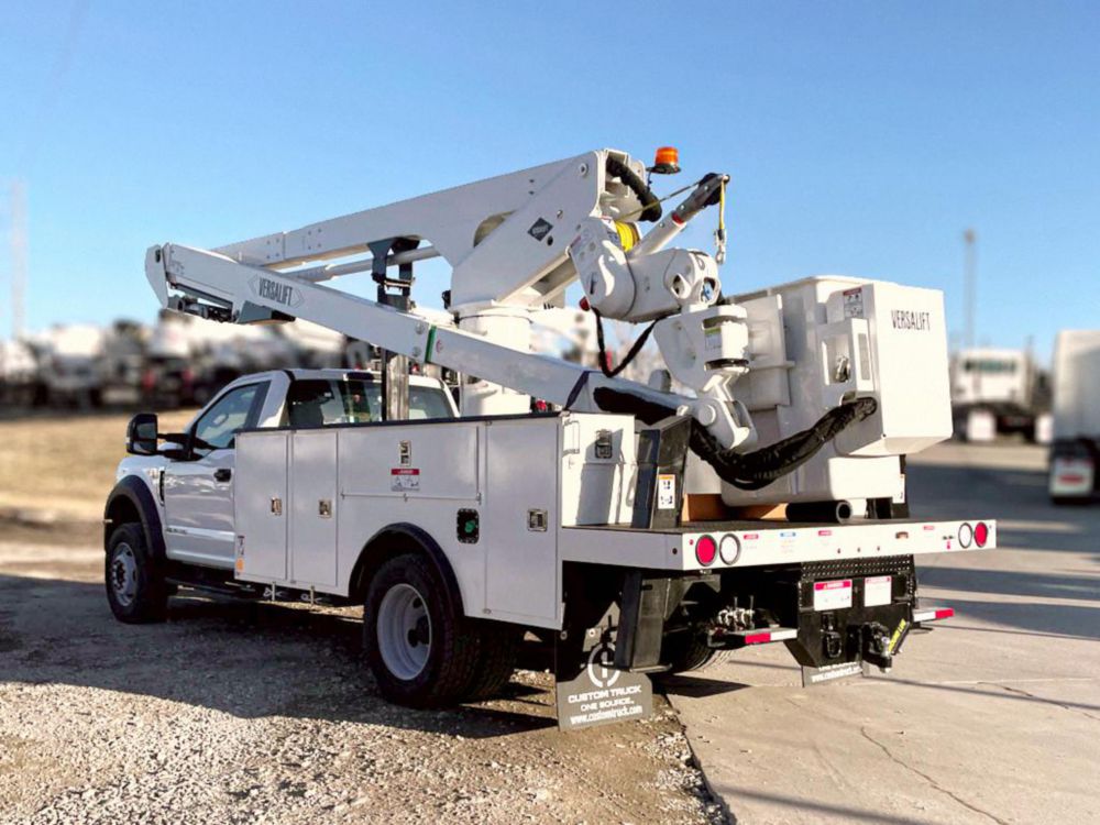 52 ft Insulated Material Handling AWD Distribution Bucket Truck