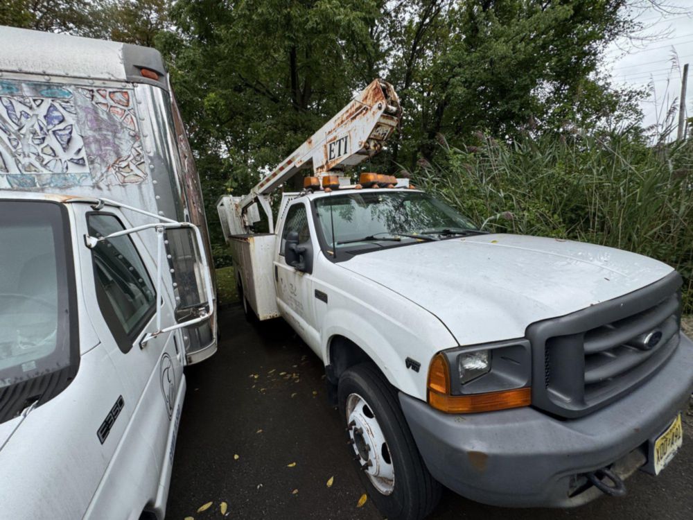 2000 Ford F-450 4x2 Hi-Ranger ETI Bucket Truck