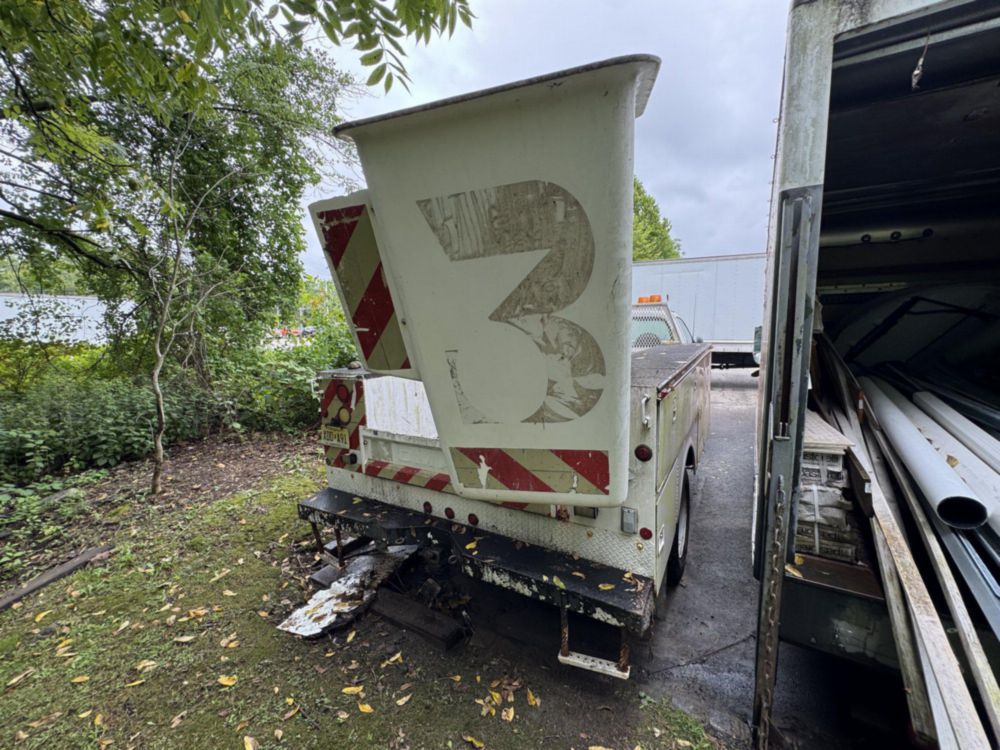 2000 Ford F-450 4x2 Hi-Ranger ETI Bucket Truck