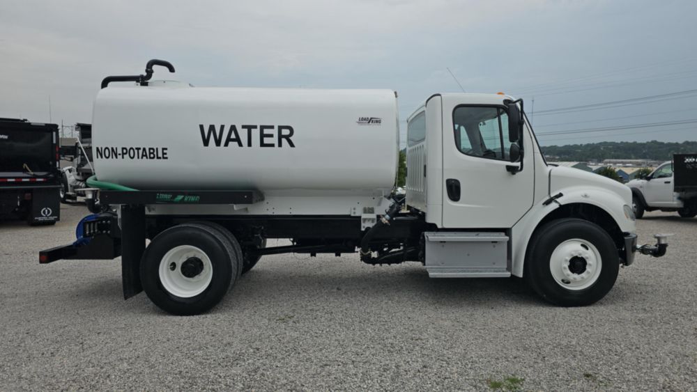 2016 Freightliner M2106 4x2 With New Load King 2500 Gallon Water Tank Kit
