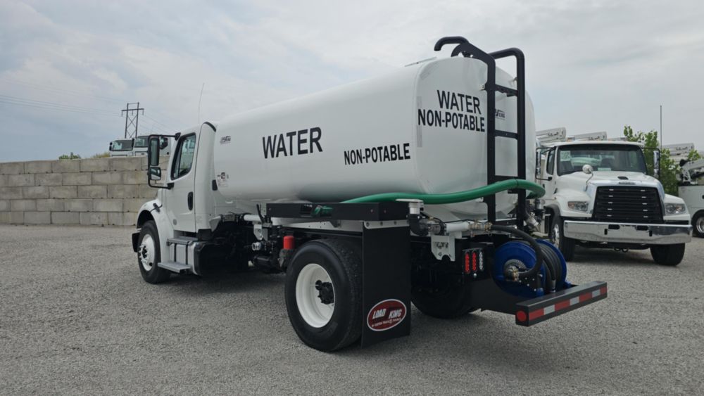 2016 Freightliner M2106 4x2 With New Load King 2500 Gallon Water Tank Kit