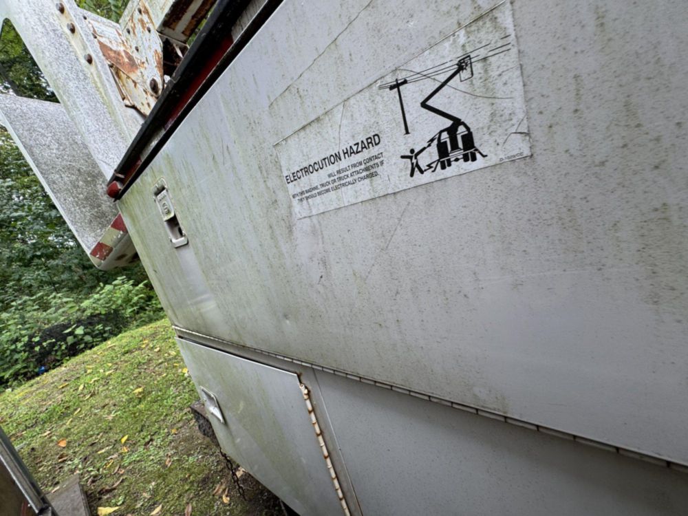 2000 Ford F-450 4x2 Hi-Ranger ETI Bucket Truck