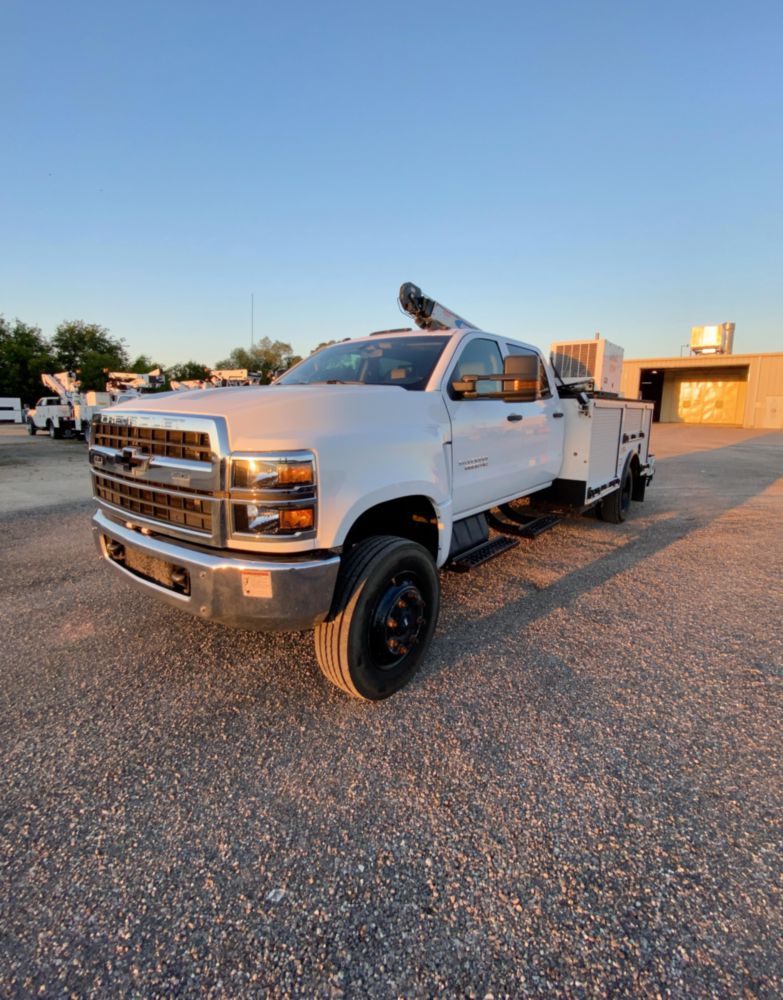 2019 Chevrolet 6500HD Crew Cab 4x4 Load King Voyager I Service Truck With Crane