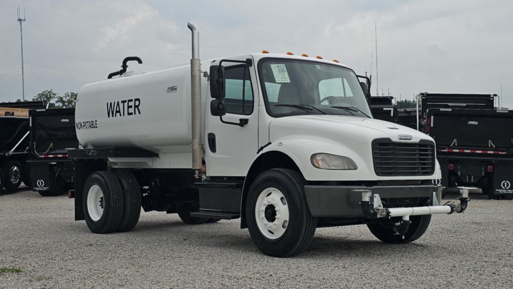 2020 Freightliner M2106 4x2 With New 2024 Load King 2500 Gallon Tank Kit