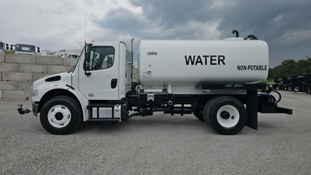 2020 Freightliner M2106 4x2 With New 2024 Load King 2500 Gallon Tank Kit