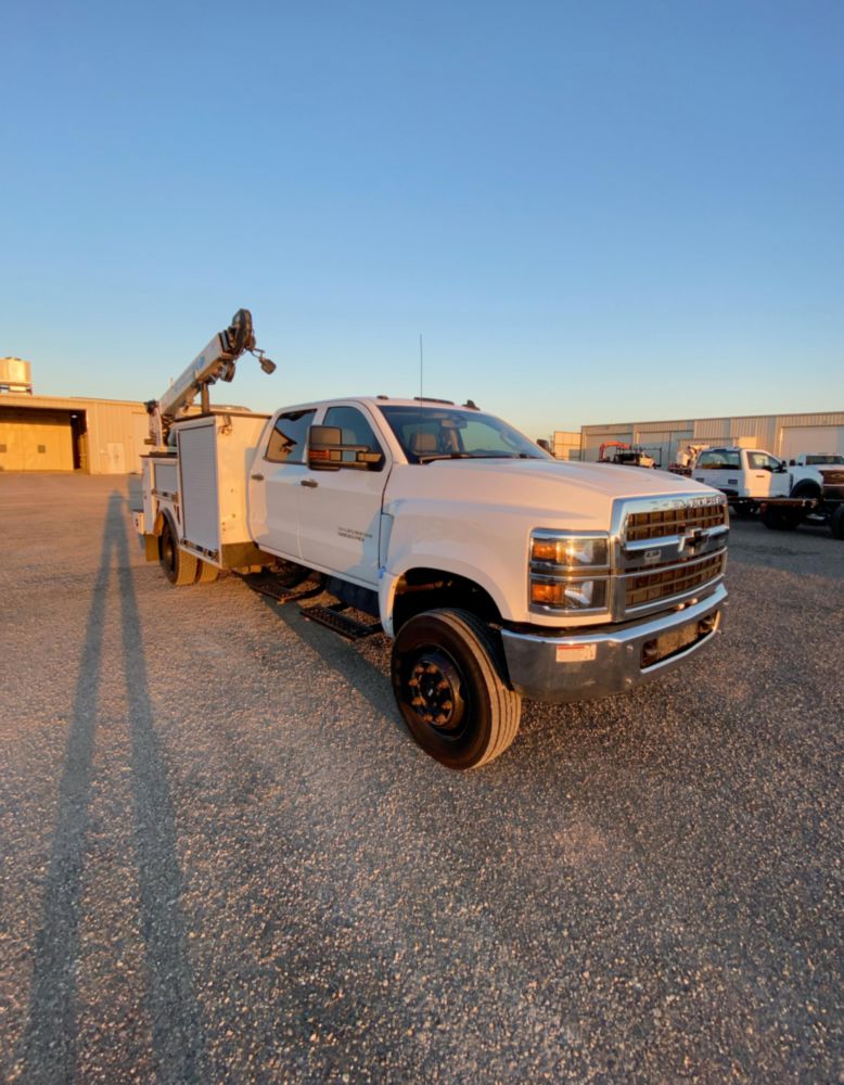 2019 Chevrolet 6500HD Crew Cab 4x4 Load King Voyager I Service Truck With Crane