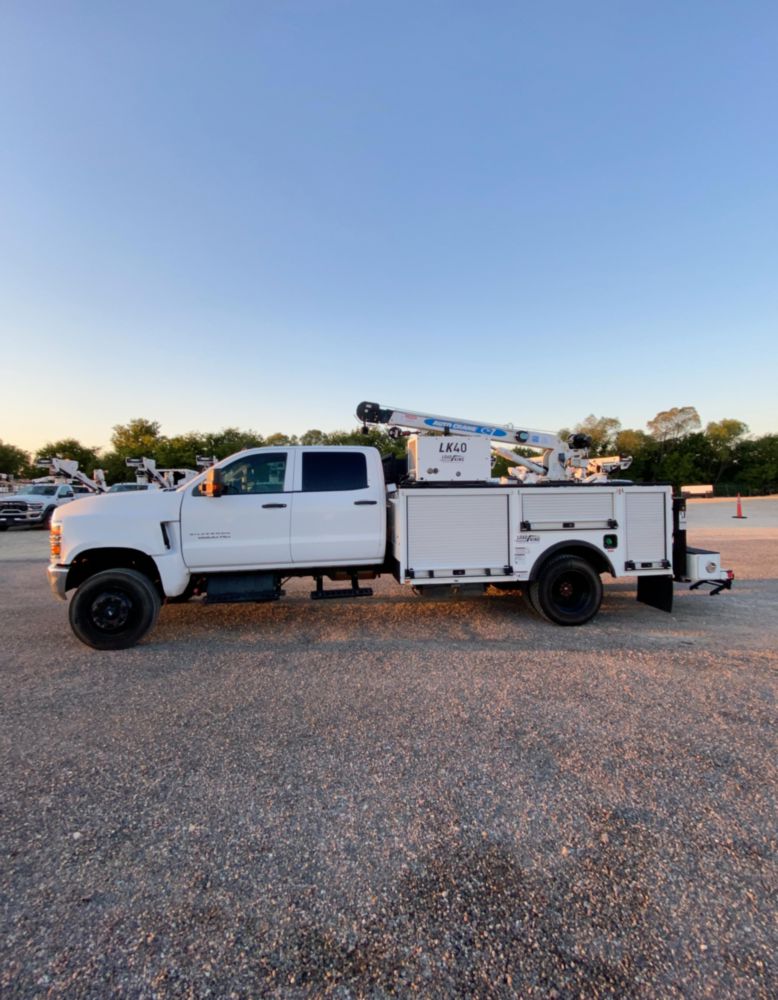 2019 Chevrolet 6500HD Crew Cab 4x4 Load King Voyager I Service Truck With Crane