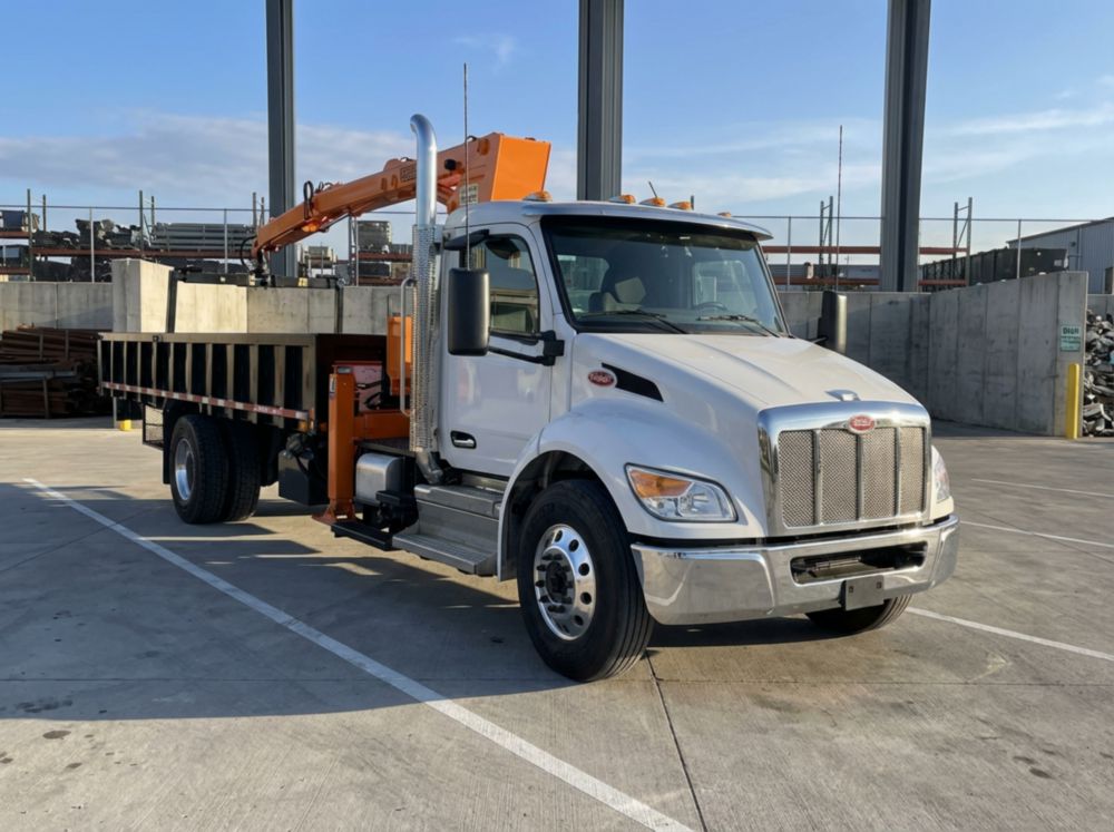 2026 Peterbilt 537 4x2 Lightning Loader CP3 Grapple Truck