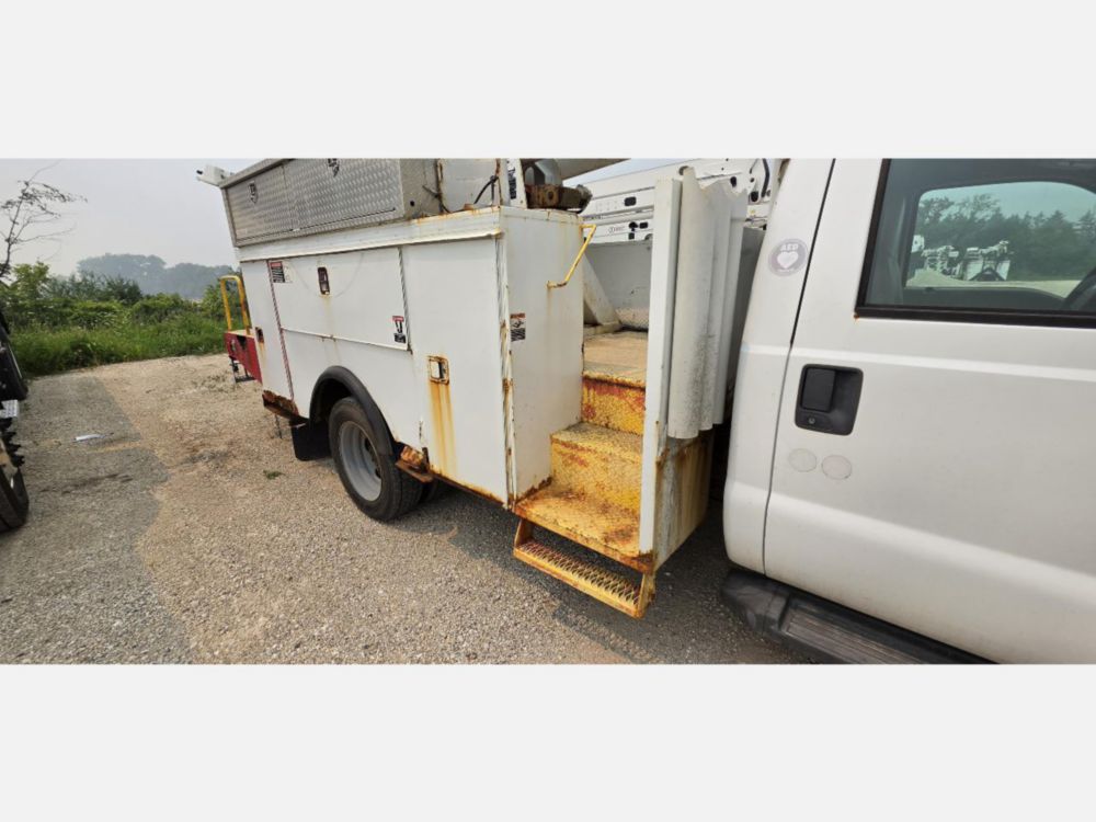 2008 Ford F-550 4x2 ALTEC L-37MR Material Handler Bucket Truck