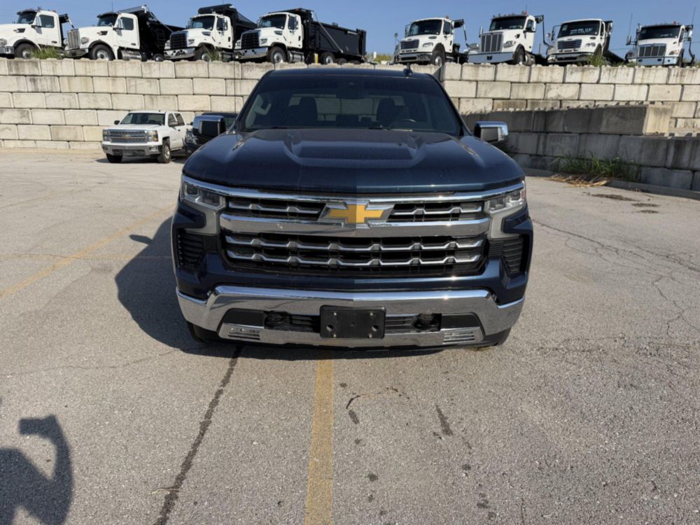 2022 Chevrolet 4 Door 1500 4x4 Pickup Truck
