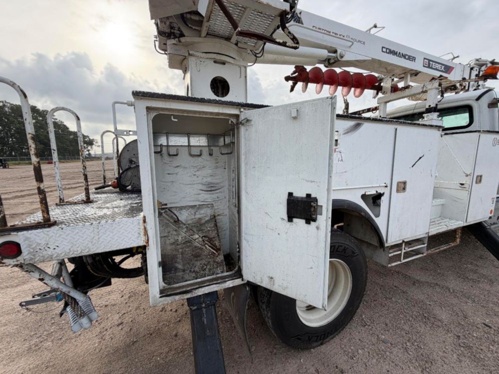 2019 Freightliner M2 4x2 Terex Commander 4047 Digger Derrick Truck