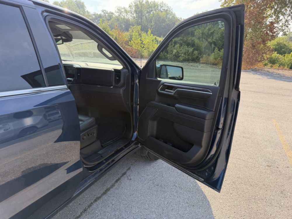 2022 Chevrolet 4 Door 1500 4x4 Pickup Truck