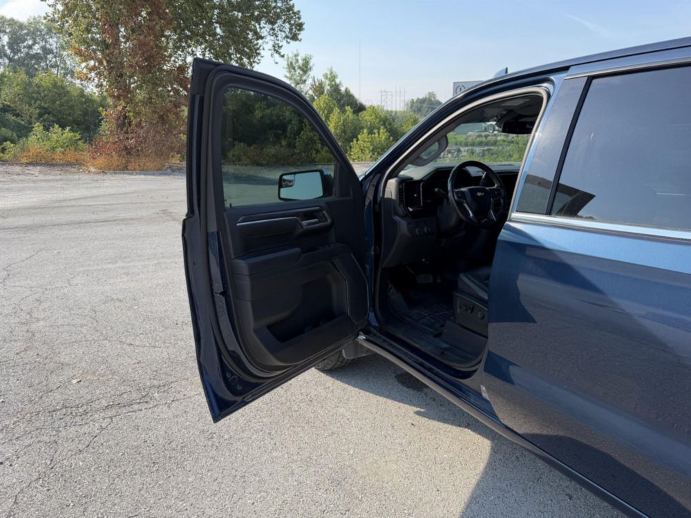 2022 Chevrolet 4 Door 1500 4x4 Pickup Truck