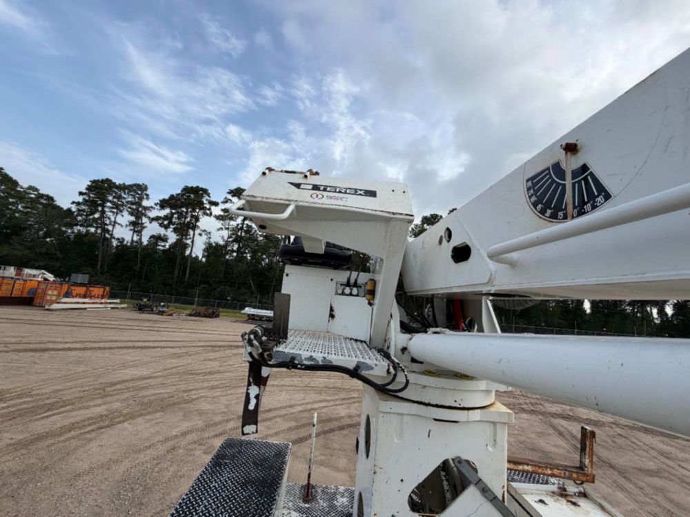 2019 Freightliner M2 4x2 Terex Commander 4047 Digger Derrick Truck