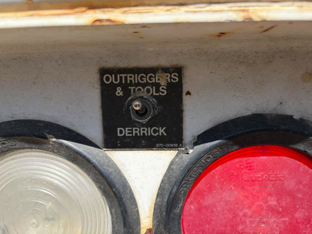 2011 Digger Derrick