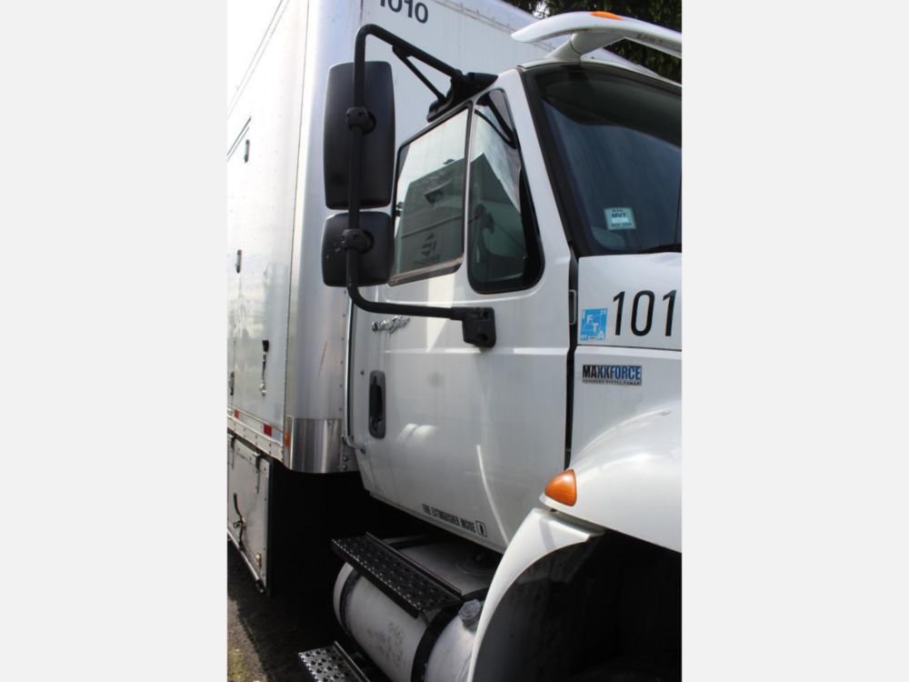 2013 Int'l Diesel 6x4 Automatic Box Truck