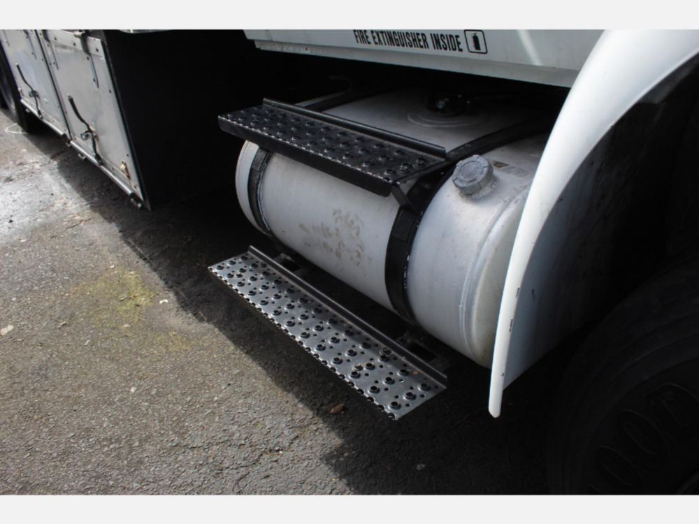 2013 Int'l Diesel 6x4 Automatic Box Truck