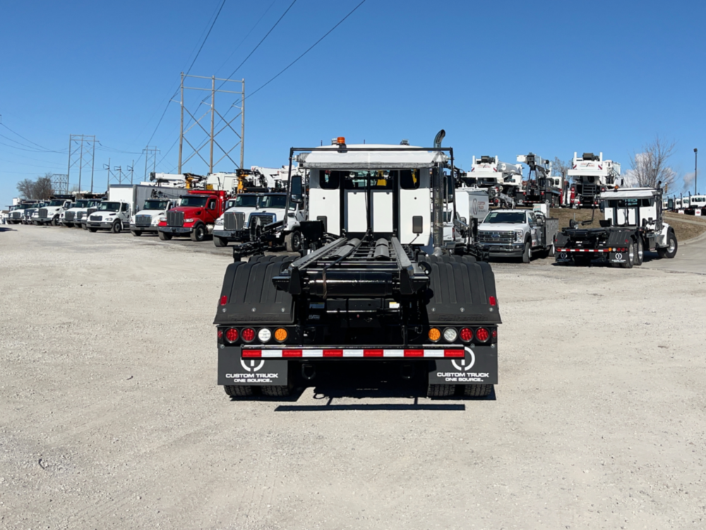 2025 Peterbilt 567 6x4 Galbreath U75-OR-174 Roll-Off Truck