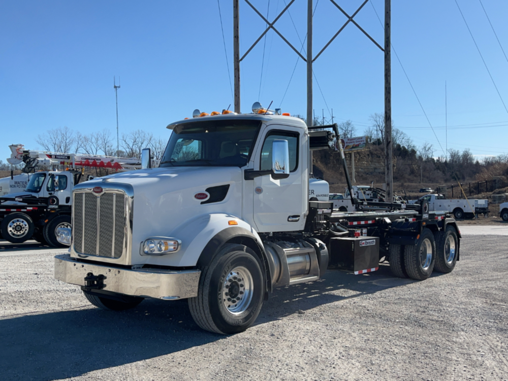 2025 Peterbilt 567 6x4 Galbreath U75-OR-174 Roll-Off Truck