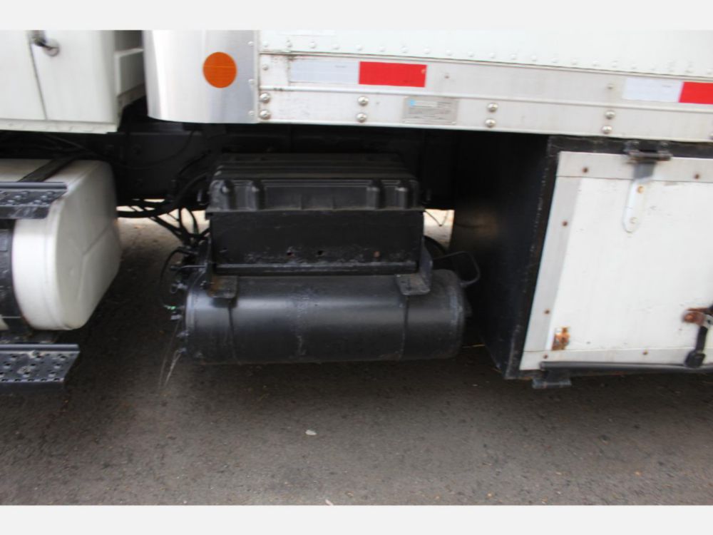 2013 Int'l Diesel 6x4 Automatic Box Truck