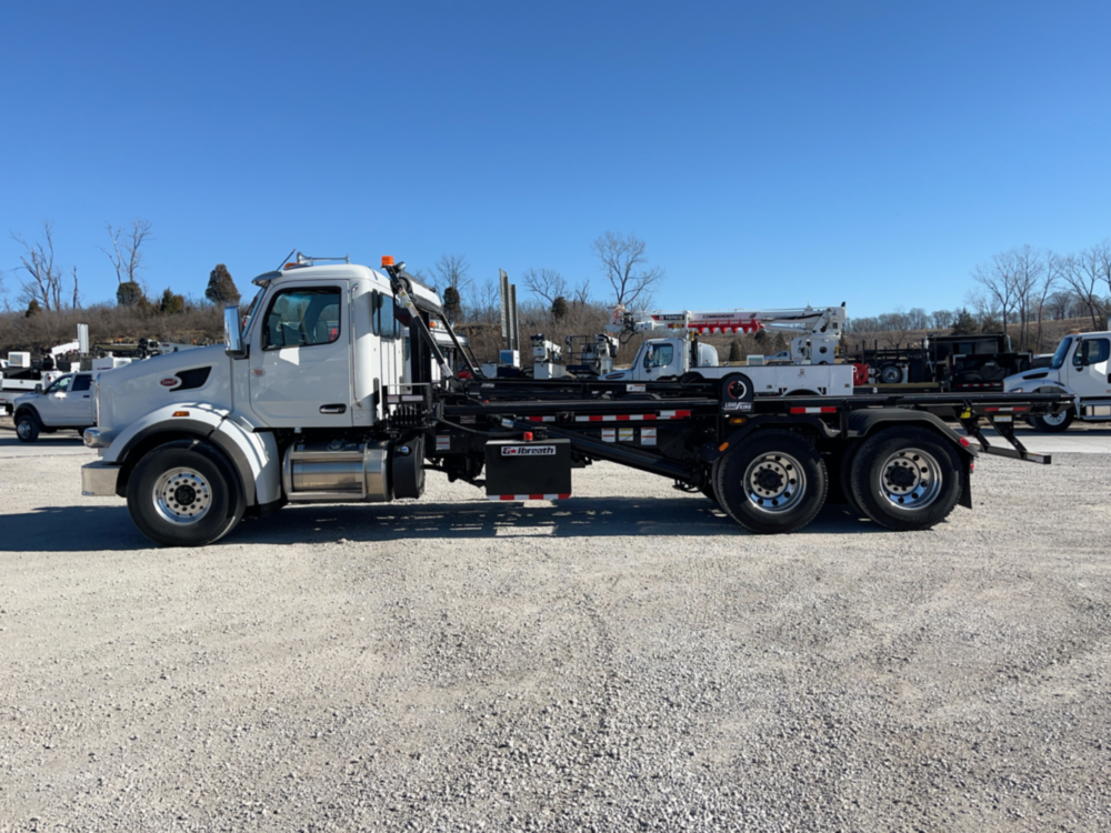 2025 Peterbilt 567 6x4 Galbreath U75-OR-174 Roll-Off Truck